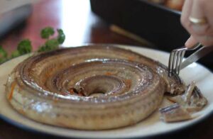 Mơ thấy ăn thịt rắn